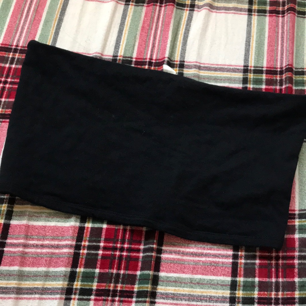 Im Selling This Cute Black Tub Top Its Just Too Big On Me